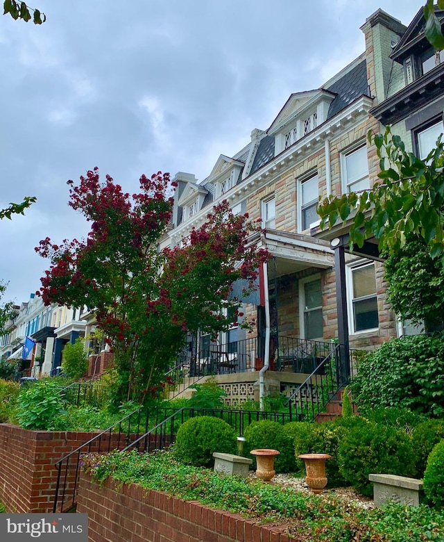 view of front of house