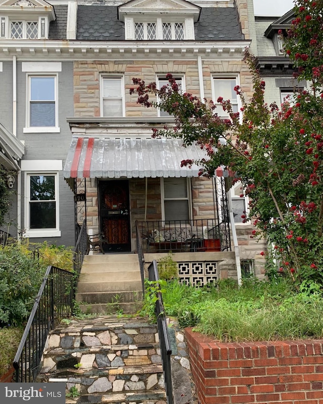 view of front of house featuring covered porch