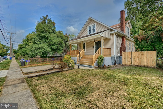 view of front of house with a porch and a front yard