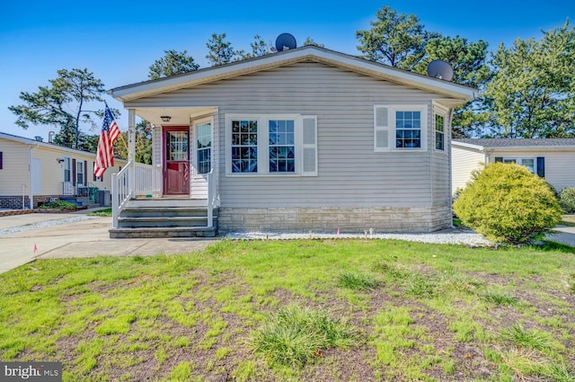 view of front of house with a front yard