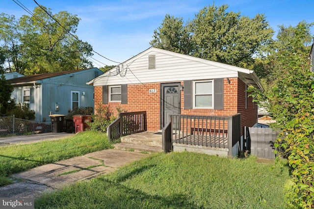 view of front of house featuring a front lawn