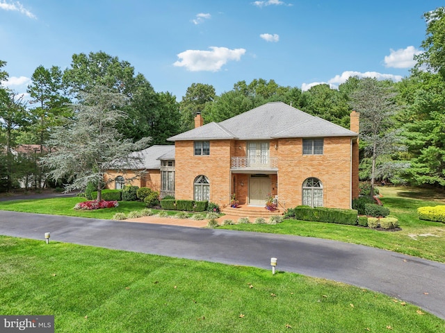 view of front of house with a front yard