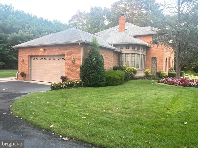 view of front of house with a front lawn