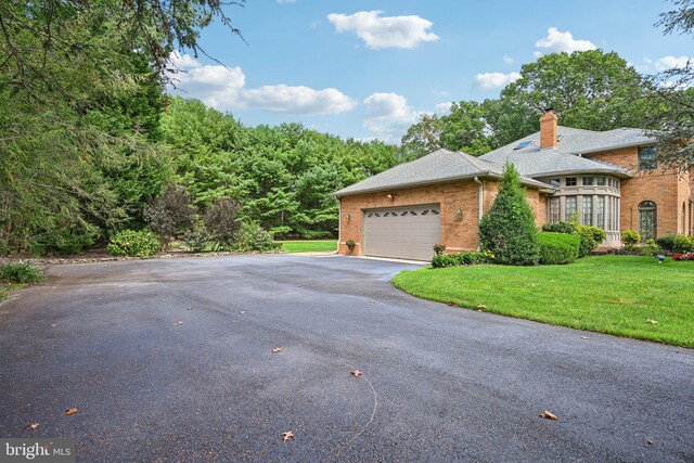 view of front of property featuring a garage and a front yard