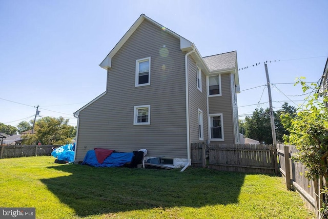 back of house featuring a lawn