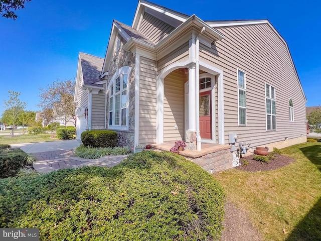 view of front facade with a front yard and a garage