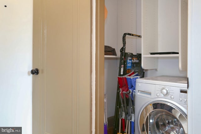 washroom with washer / clothes dryer