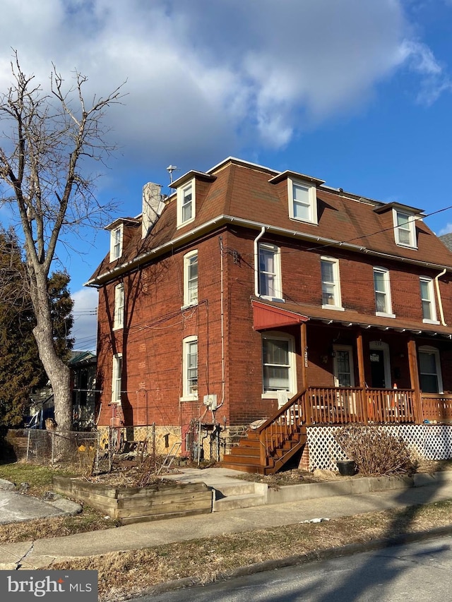 view of front of home with covered porch