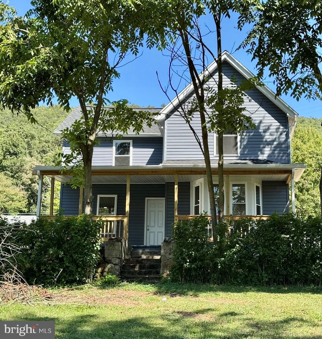 view of front of home with a front lawn and covered porch