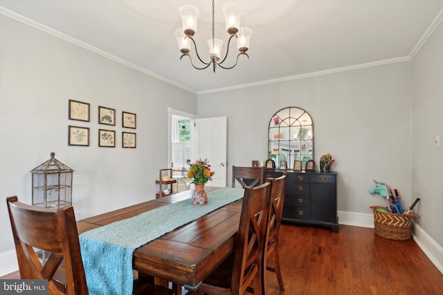 dining room featuring ornamental molding, dark hardwood / wood-style flooring, and an inviting chandelier