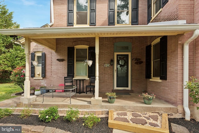 doorway to property with covered porch