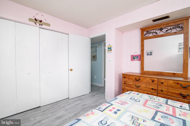 unfurnished bedroom featuring light hardwood / wood-style flooring and a closet