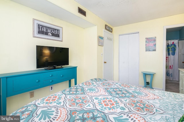 715 142nd St Unit 42304, Ocean City, MD 21842 - bedroom featuring visible vents and a closet