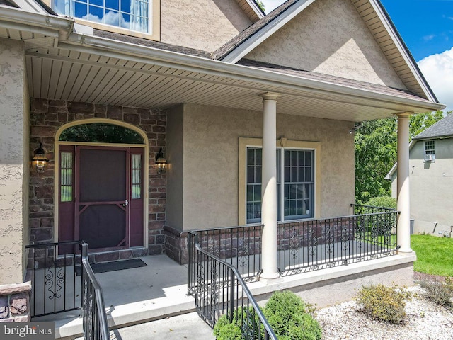 property entrance featuring a porch