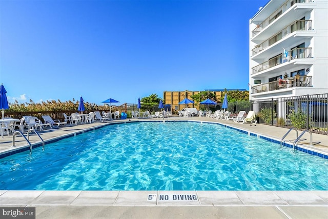 view of swimming pool