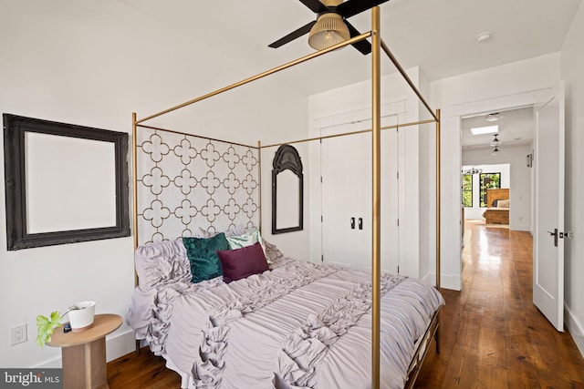 bedroom featuring dark wood-type flooring, ceiling fan, and a closet