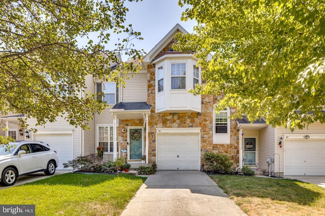 view of front of property with a front yard