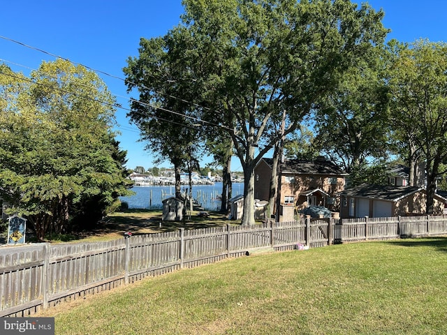 view of yard featuring a water view