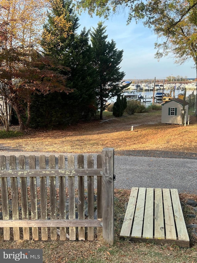 view of yard featuring a water view