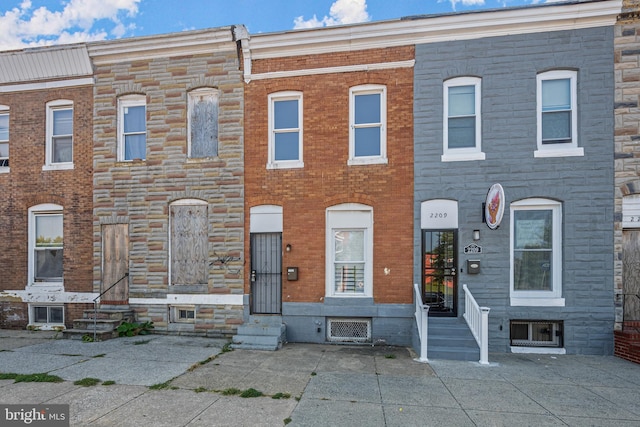 Listing photo 2 for 2211 E N Ave, Baltimore MD 21213