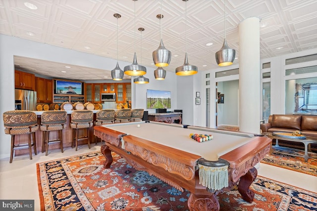 playroom featuring pool table