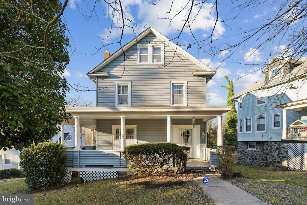 view of front property featuring a porch