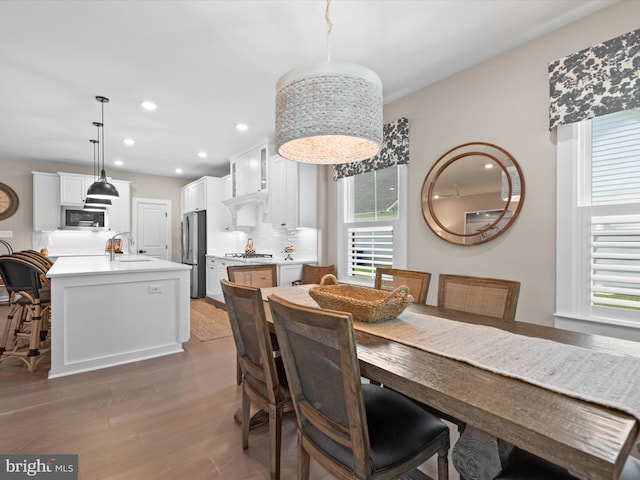 dining space with sink and dark hardwood / wood-style flooring