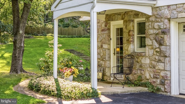 property entrance featuring a yard