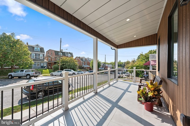 balcony featuring covered porch