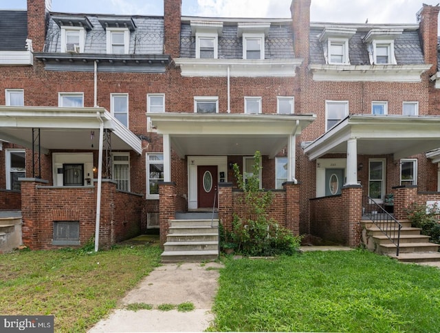 view of front of house featuring a front yard and covered porch