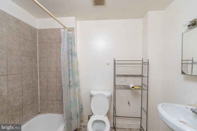 full bathroom with sink, toilet, and shower / bathtub combination with curtain