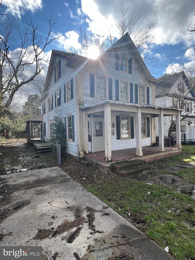 view of front facade featuring covered porch