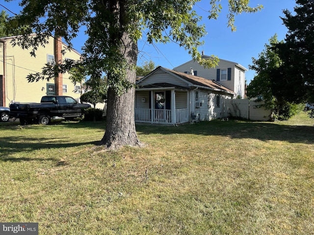 view of front facade featuring a front yard and a porch