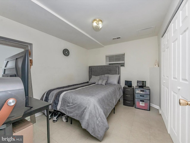 bedroom with a closet