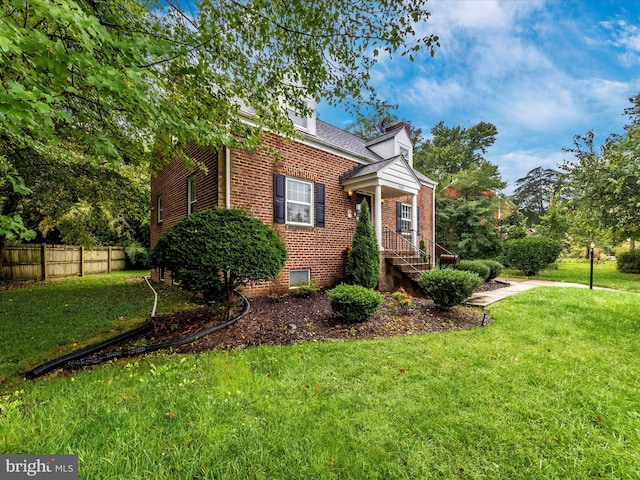 view of front facade with a front lawn