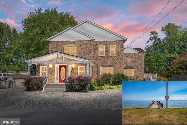 view of front of property featuring a water view