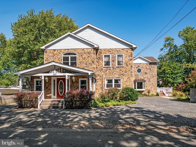 view of front of house featuring covered porch