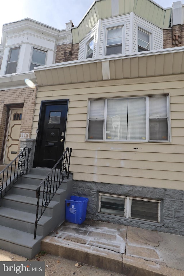 view of front of property featuring entry steps