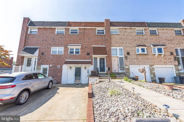 townhome / multi-family property featuring a garage