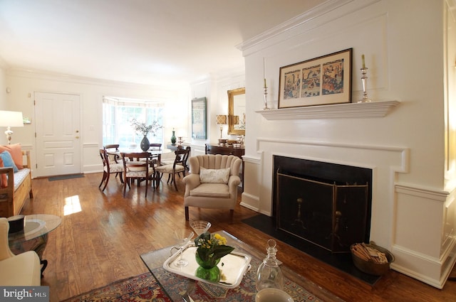 living room featuring wood-type flooring and crown molding