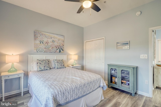 bedroom with hardwood / wood-style flooring, ceiling fan, and a closet