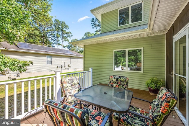 deck with outdoor dining space