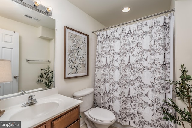 bathroom with a shower with curtain, vanity, and toilet