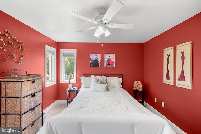 bedroom with ceiling fan