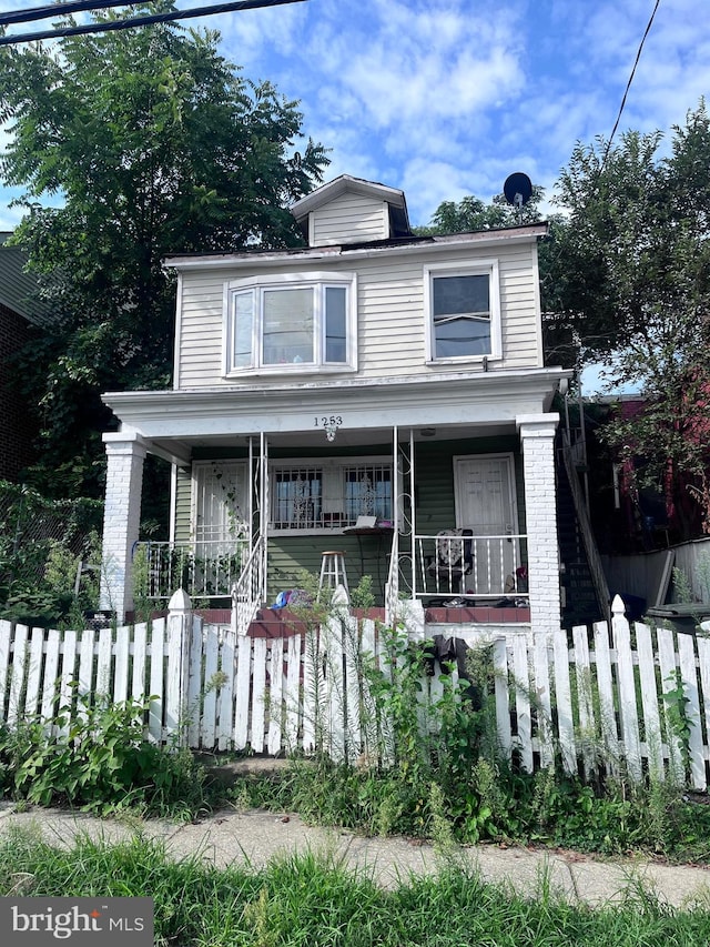 view of front of property featuring covered porch