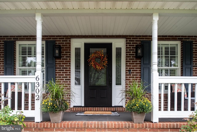 entrance to property featuring a porch