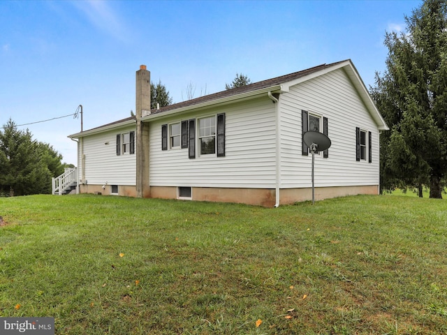 view of front of house with a front lawn