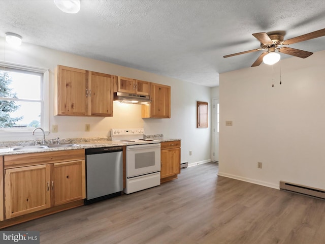 kitchen with electric range, sink, hardwood / wood-style floors, ceiling fan, and stainless steel dishwasher