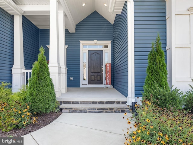 property entrance with covered porch