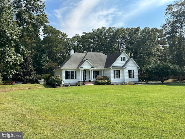 cape cod-style house featuring a front lawn